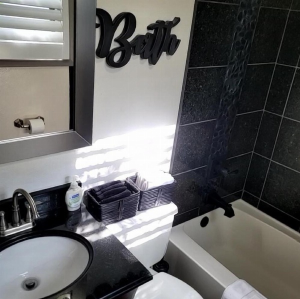 Yellowstone House of the Three Bears 2 Blocks to Downtown image 14