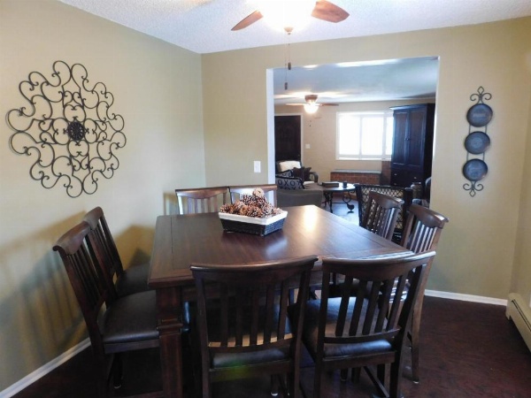 Yellowstone House of the Three Bears 2 Blocks to Downtown image 17