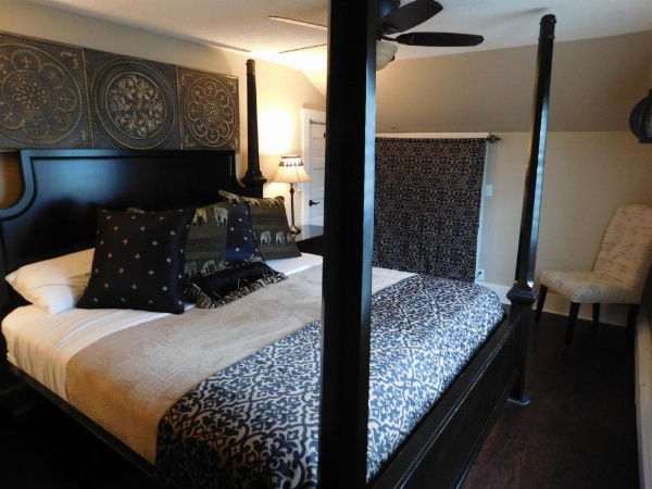 Yellowstone House of the Three Bears 2 Blocks to Downtown image 9